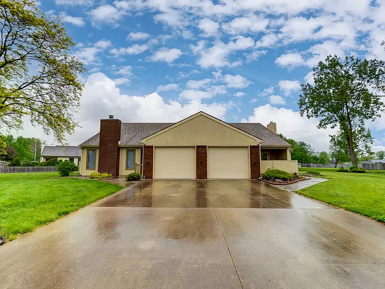 10610 Wood Flower Ct — Photo 3