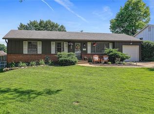 8905 W 94th St, Overland Park, KS 66212