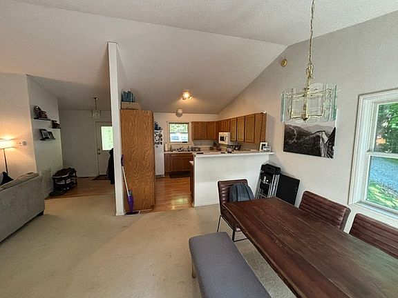 5th image of 219 Cane Rd