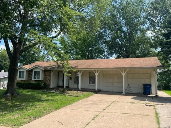 2140 Aqueduct Dr, Florissant, MO 63033