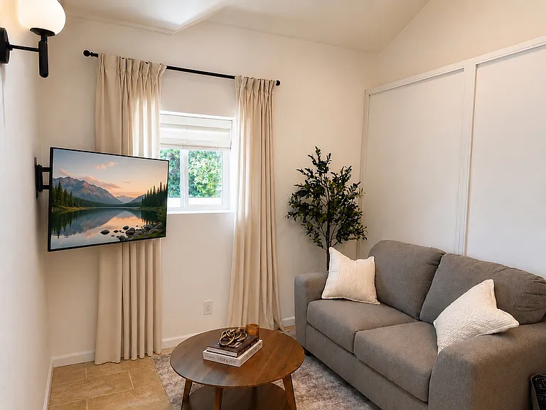 6508 Moorcroft Ave #ADU — Photo 5