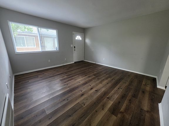 5th image of 2404 Velma Ave
