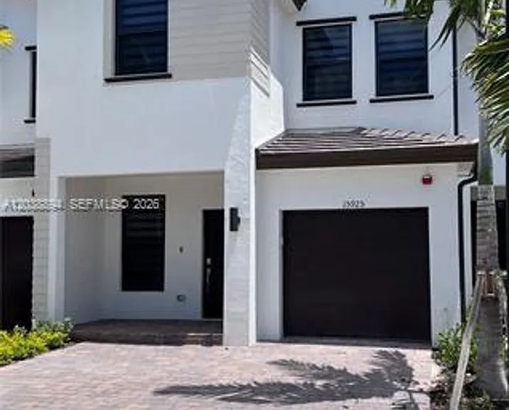 15925 SW 2nd Pl #Townhouse 15925 — Photo 1