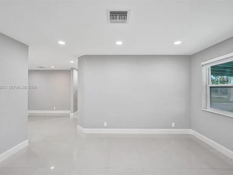 1423 Garfield St — Photo 5