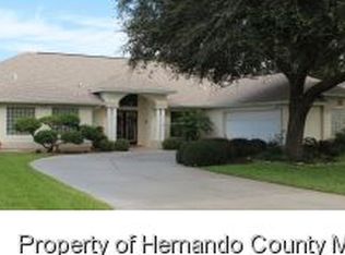 9379 Fox Hollow Ln, Weeki Wachee, FL 34613