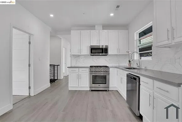 1308 E 19th St — Photo 17