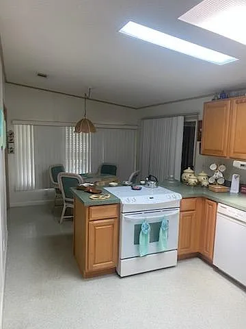 2 bed, 1200 sqft, $2,400 — Photo 4