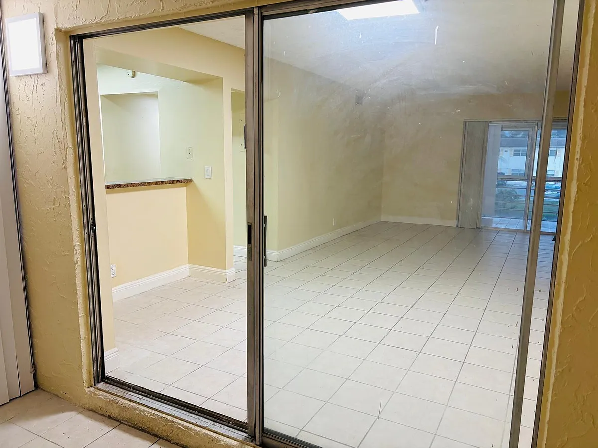 Building Photo - 4240 NW 21st St #134
