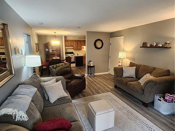 5th image of 11 Apple Valley Pkwy APT 2