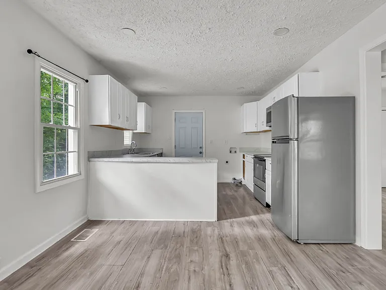 1010 Ridgecrest Dr — Photo 11