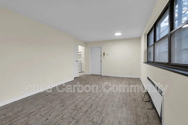 Building Photo - 1022 Delaware Ave #B06