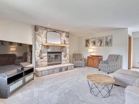 3rd image of 800 Schloemer DRIVE