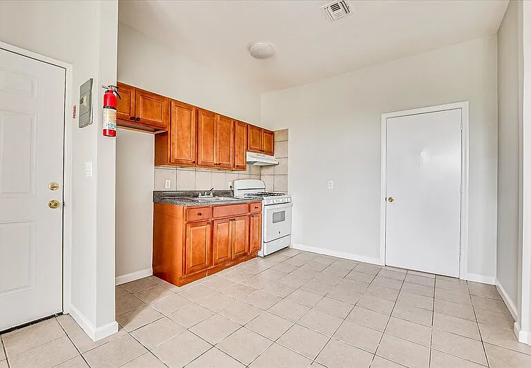 424 Division St #3 — Photo 2