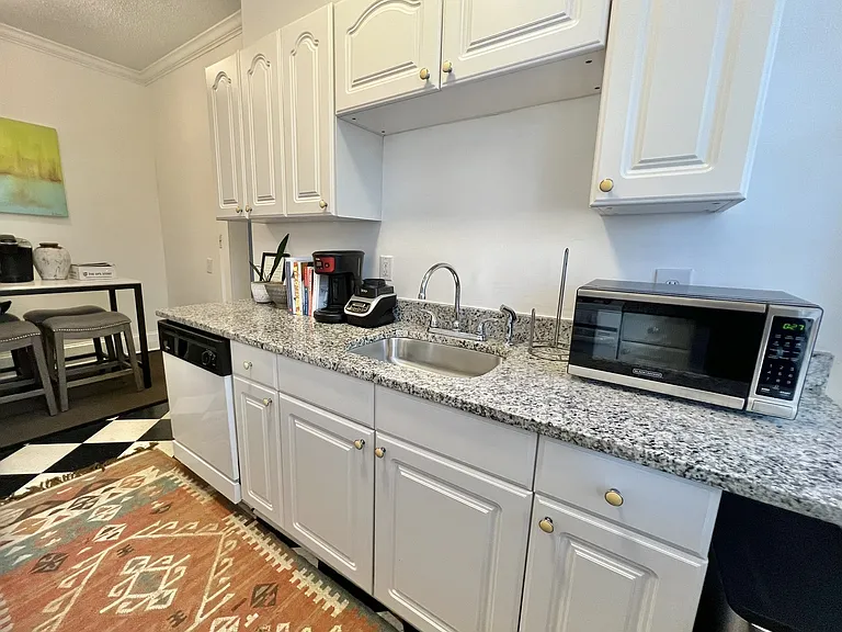 Virginia Court Apartments — Photo 19