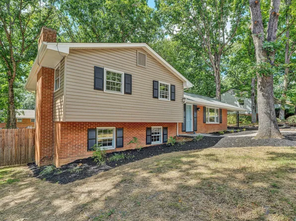 3004 Woodthrush Dr, Roanoke, VA 24018