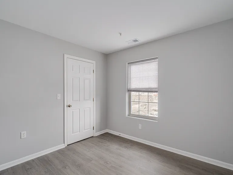 207 W 4th St #2B — Photo 15