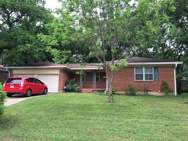 1st image of 801 Oakwood Dr