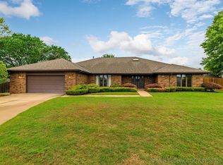 2604 Camelot Ct, Bartlesville, OK 74006