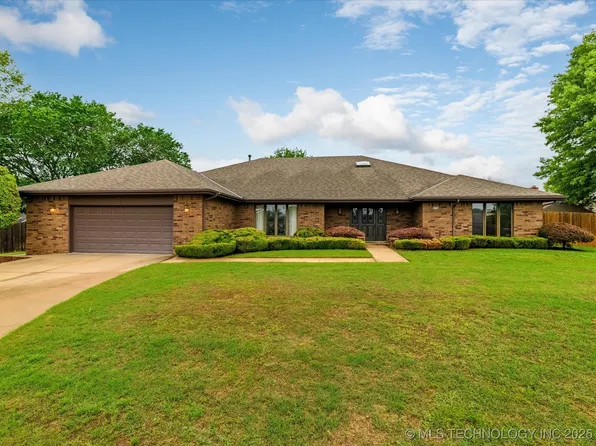 2604 Camelot Ct, Bartlesville, OK 74006