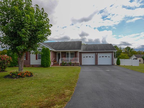 2nd image of 140 Camelot Ct
