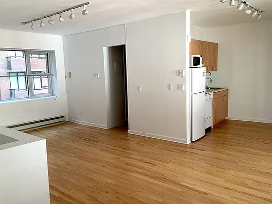 Rented by Lisa Chu Real Estate | media 17