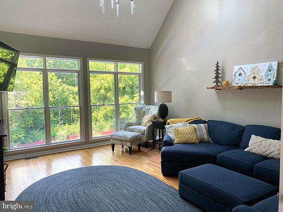5th image of 922 Israel Creek Ct