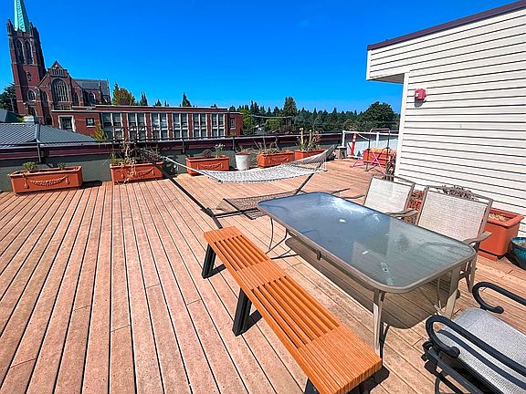 3rd image of 5200 Roosevelt Way NE APT 304