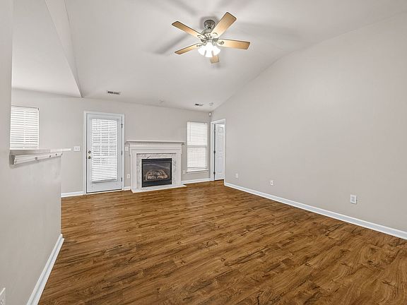 5th image of 129 Bathurst Ln