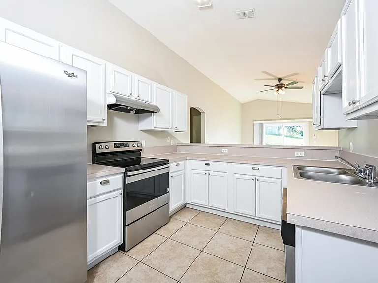 1323 Hillview Dr — Photo 7