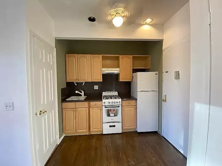 82 W 105th St #3B — Photo 3