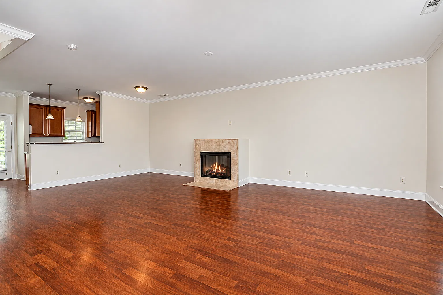 3 bed, 2.5 bath, 1417 sqft, $2,100 — Photo 3