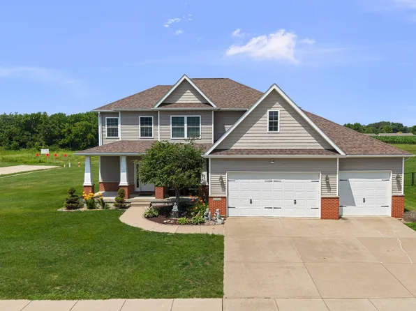 6104 Fillmore St, Davenport, IA 52806