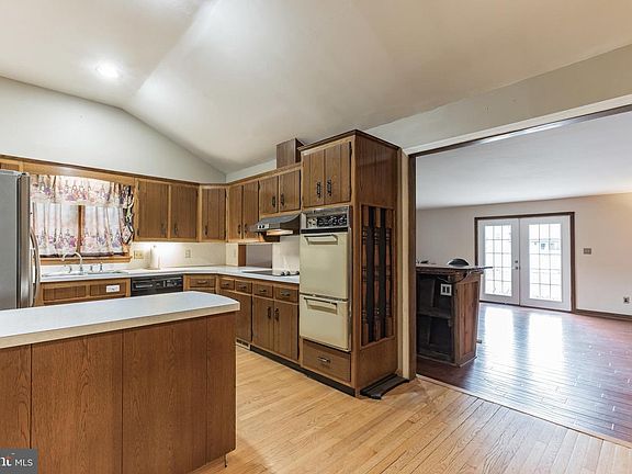 5th image of 5 Meadow Ln