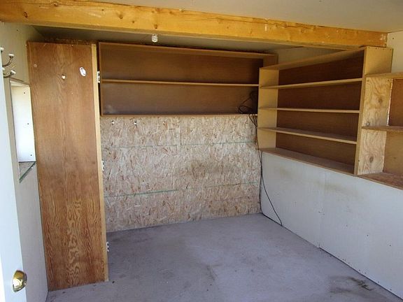 5th image of 42 Poplar Dr