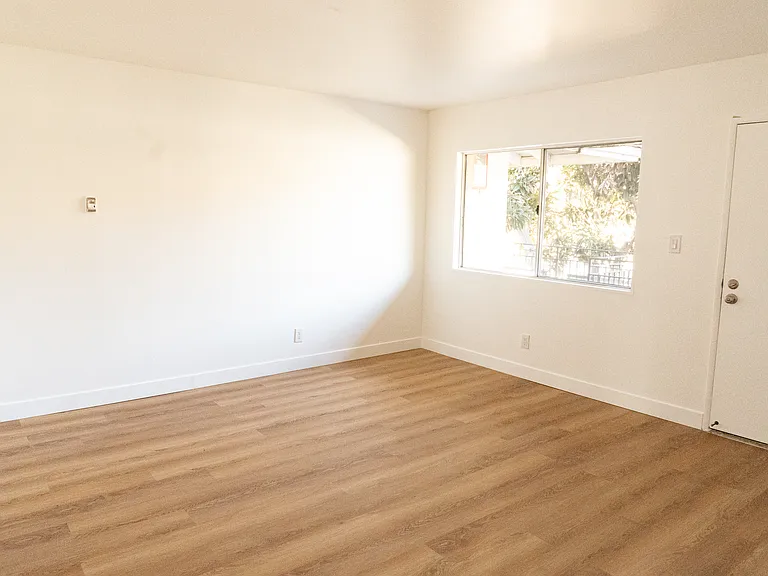 15944 Vermont Ave #19 — Photo 5