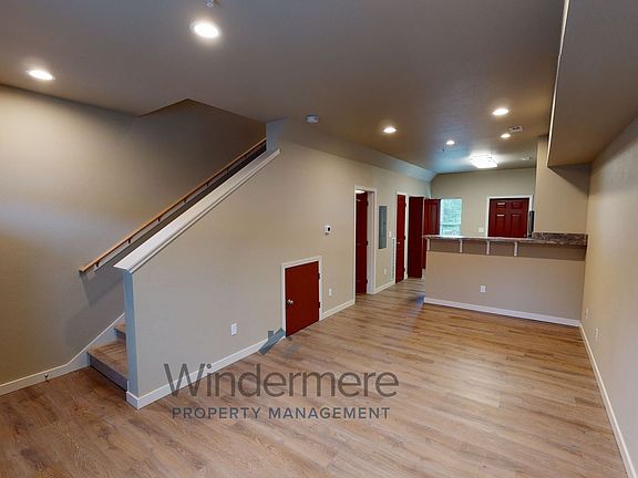 2nd image of 105 SW Silverstar Ln #8