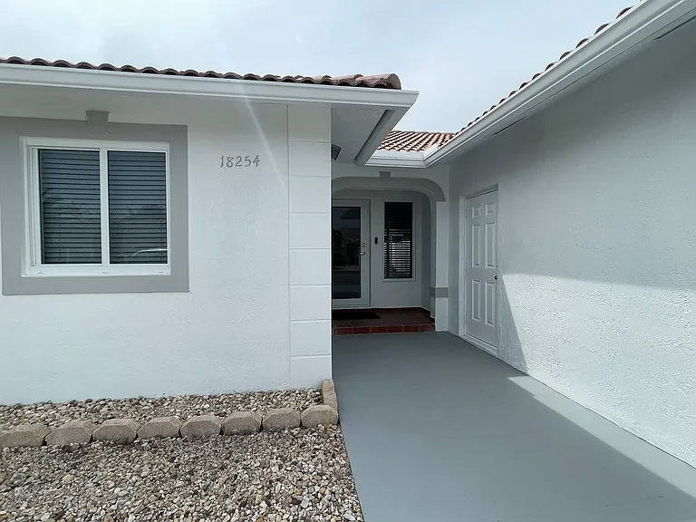 18254 SW 143rd Pl — Photo 3