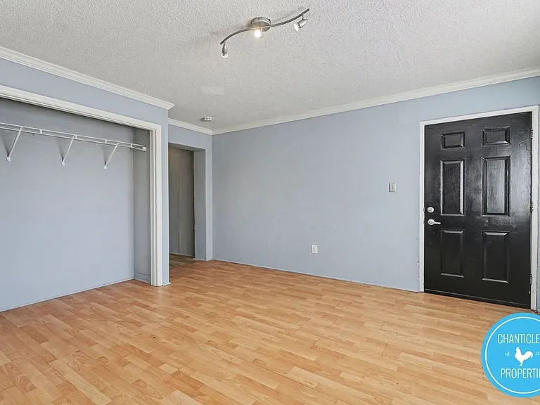 1047 W Academy St #12 — Photo 6