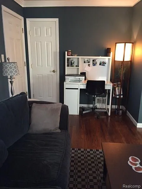 2 bed, 700 sqft, $1,350 — Photo 3