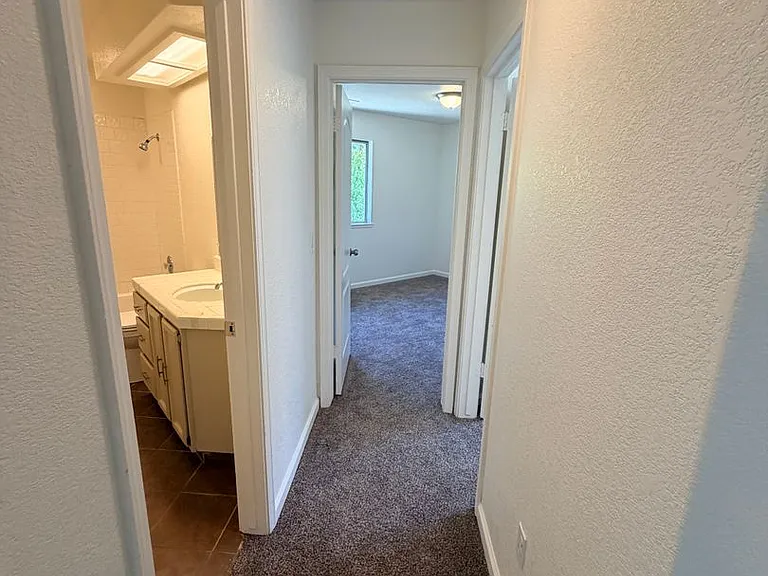 937 Neal St — Photo 30