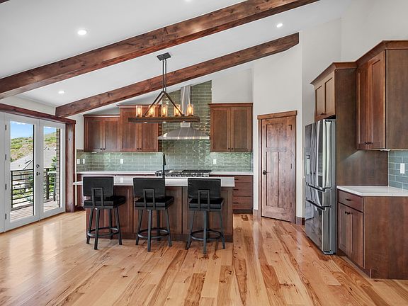 2nd image of 4221 Juniper Cir