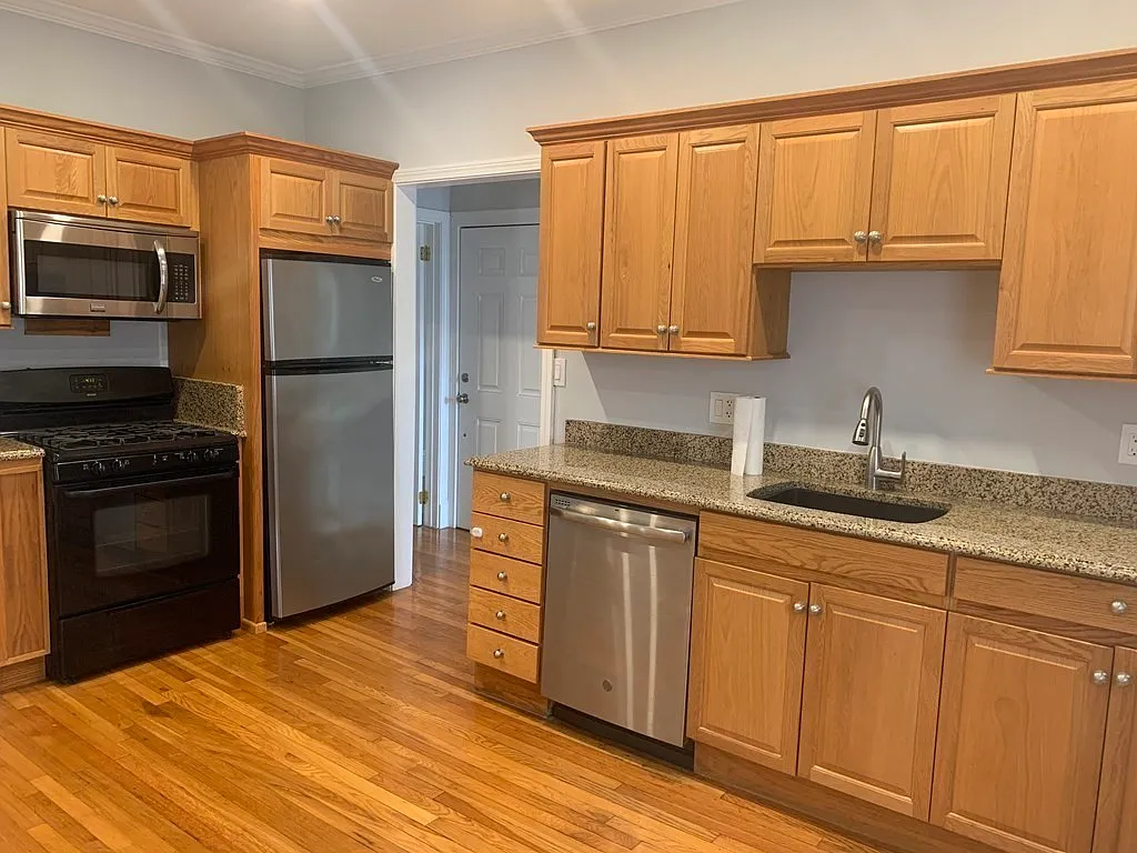 2 bed, 1000 sqft, $2,800 — Photo 1
