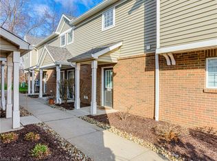 3317 Lenox Village Dr, Akron, OH 44333