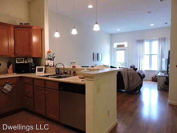 3rd image of 545 E Southern Dr APT 103