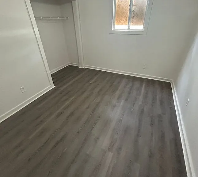 1710 Parklane Dr — Photo 2