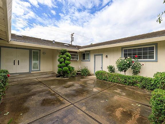2nd image of 302 Leveland Ln