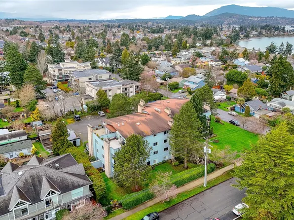 10160 3rd St #204, Sidney, BC V8L 3B6