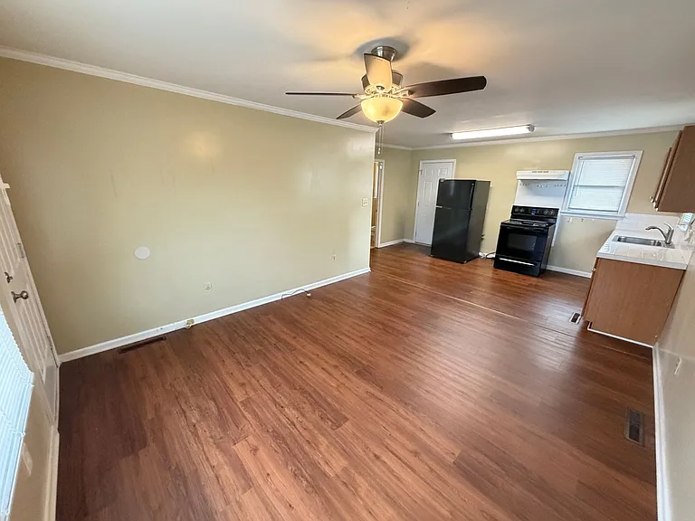 231 S Central Ave — Photo 3