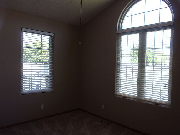 5th image of 1007 Sandstone Dr