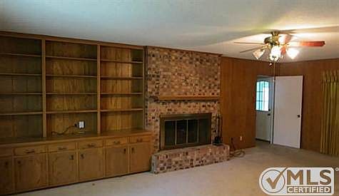 3rd image of 235 Molly Ln